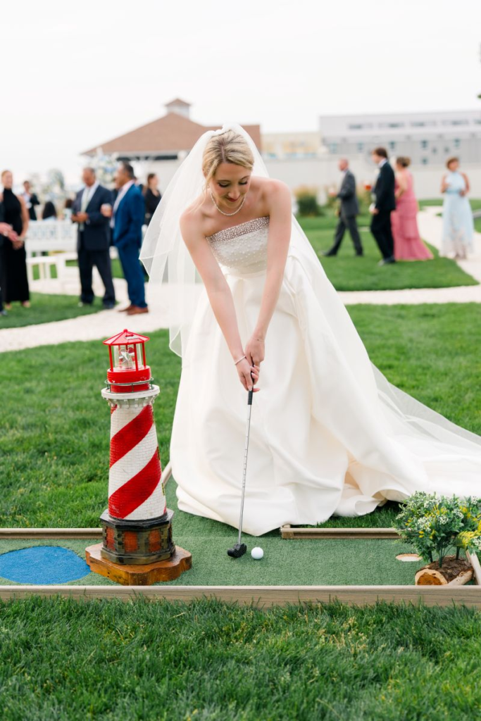 bride mini golfing in newport ri
