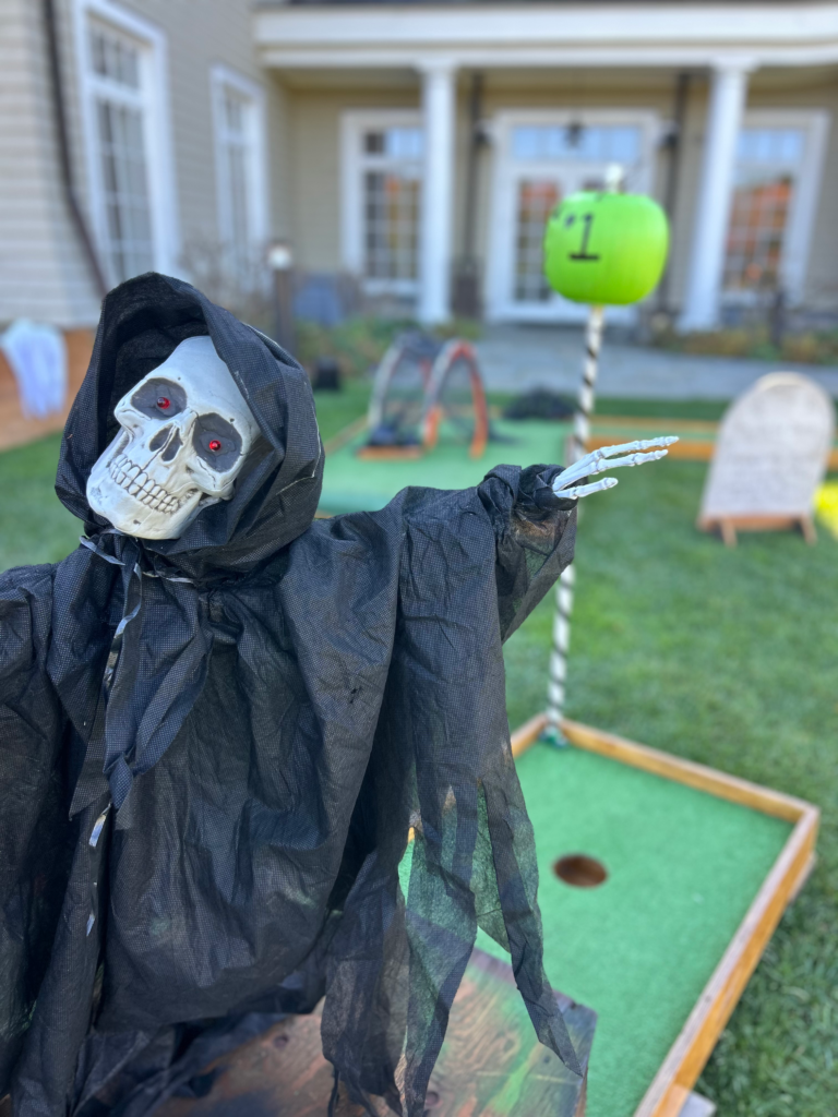 halloween themed mini golf
