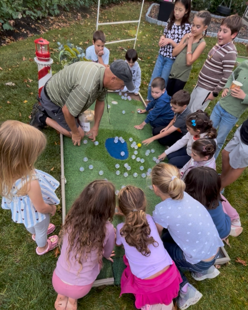 kids playing mini golf themed game